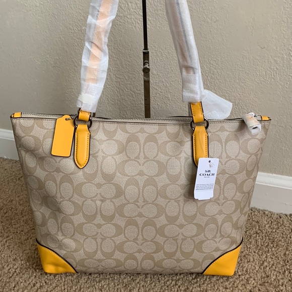 Coach - Picture 4 of 12